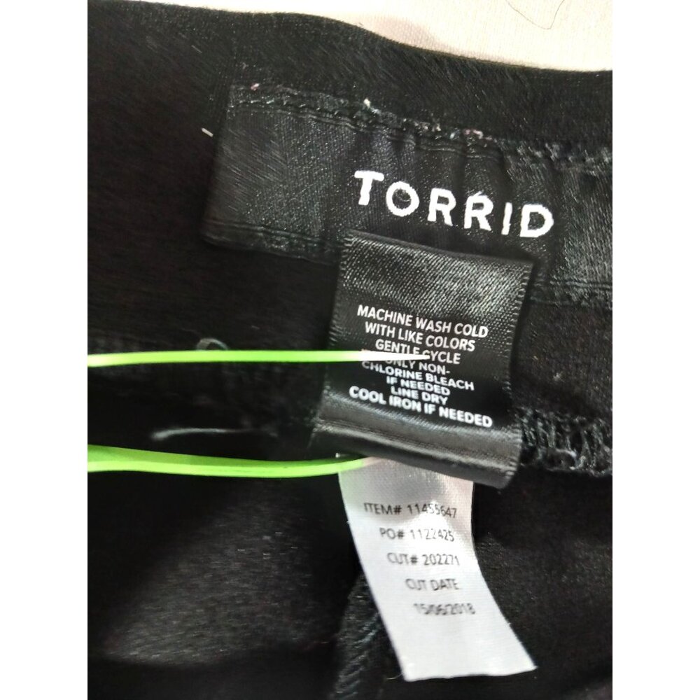 Torrid Women Black Capri Leggings Size 22 24 3R Mesh Ruched Side Panels Luxe - Picture 8 of 9